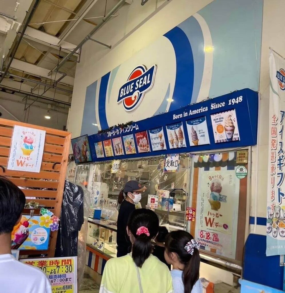 メイクマンの中にあるブルーシール売店