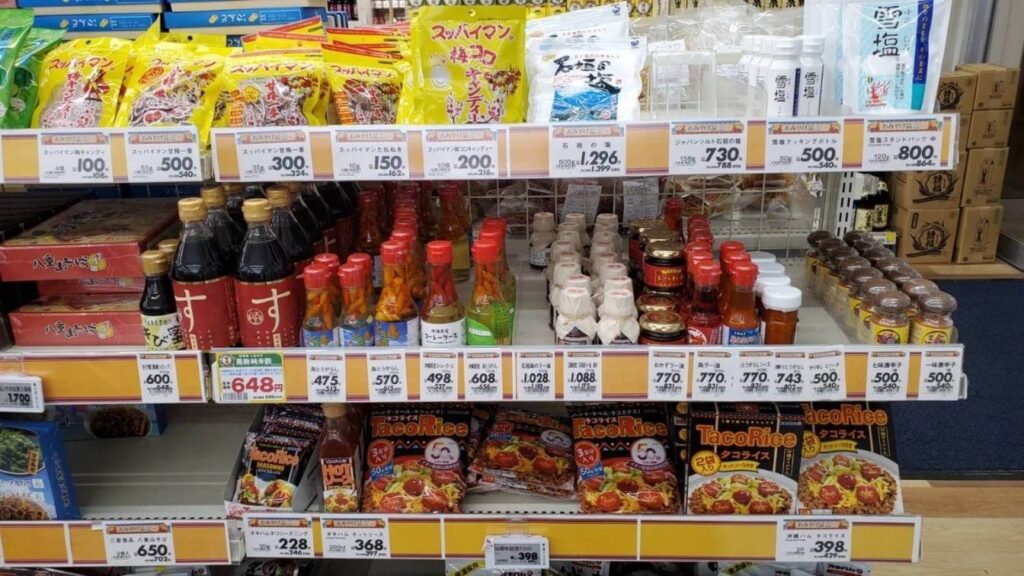 石垣島のスーパーに並ぶ沖縄の調味料