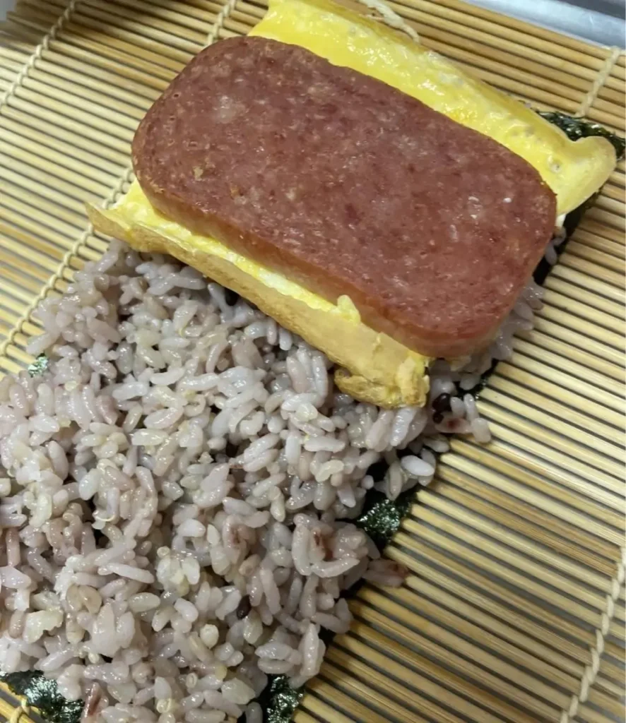 ポークを重ねます