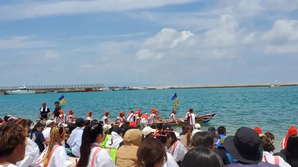 みんなでチームを応援している様子