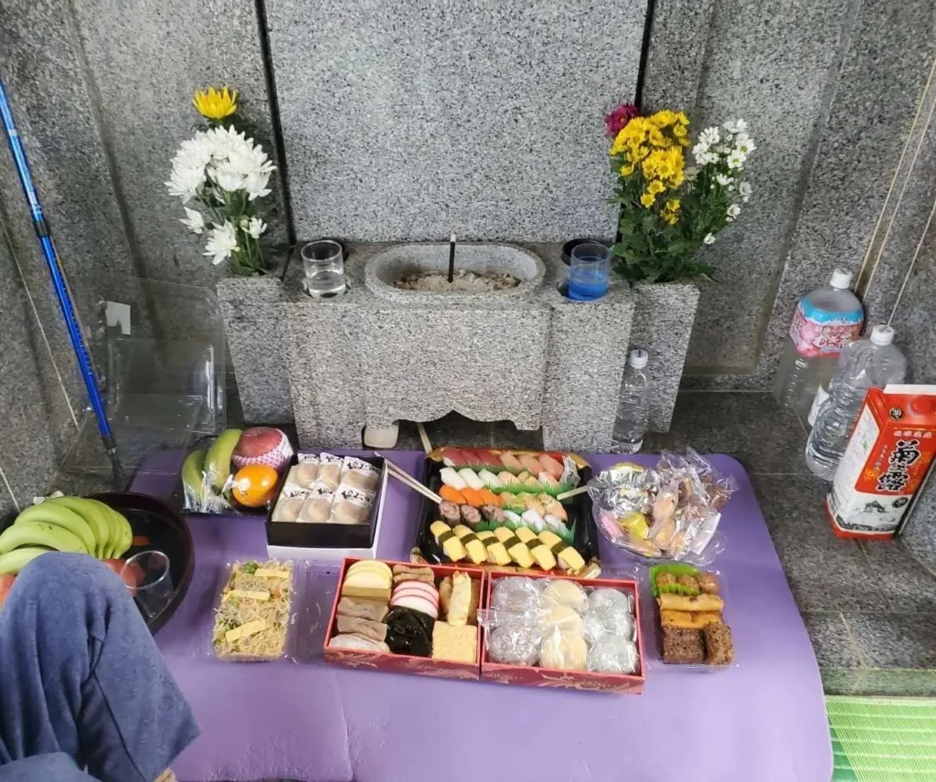 16日祭で供える伝統的な重箱料理